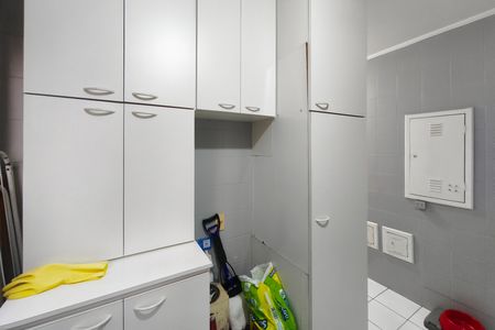 Apartamento à venda com 200m², 4 quartos e 2 vagas Apartamento à venda com 200m², 4 quartos e 2 vagasÁrea de Serviço