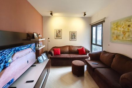 Apartamento à venda com 200m², 4 quartos e 2 vagas Apartamento à venda com 200m², 4 quartos e 2 vagasSala de TV