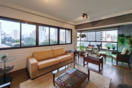 Sala de Estar de apartamento à venda com 4 quartos, 200m² em Cambuí, Campinas