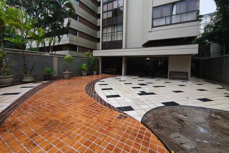 Apartamento à venda com 200m², 4 quartos e 2 vagas Apartamento à venda com 200m², 4 quartos e 2 vagasHall de entrada