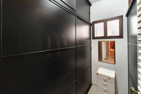 Apartamento à venda com 200m², 4 quartos e 2 vagas Apartamento à venda com 200m², 4 quartos e 2 vagasQuarto Suíte