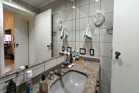 Apartamento à venda com 200m², 4 quartos e 2 vagas Apartamento à venda com 200m², 4 quartos e 2 vagasBanheiro Suíte