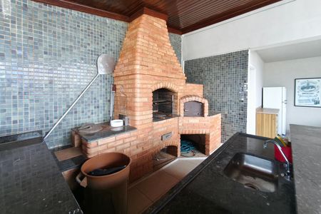 Apartamento à venda com 200m², 4 quartos e 2 vagas Apartamento à venda com 200m², 4 quartos e 2 vagasÁrea comum - Churrasqueira