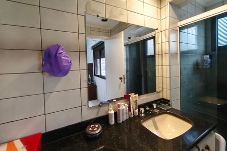 Apartamento à venda com 200m², 4 quartos e 2 vagas Apartamento à venda com 200m², 4 quartos e 2 vagasBanheiro Súíte