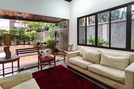 Apartamento à venda com 200m², 4 quartos e 2 vagas Apartamento à venda com 200m², 4 quartos e 2 vagasHall social