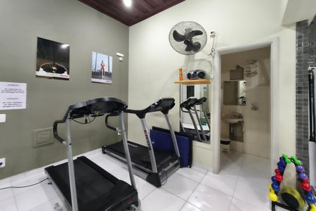 Apartamento à venda com 200m², 4 quartos e 2 vagas Apartamento à venda com 200m², 4 quartos e 2 vagasÁrea comum - Academia
