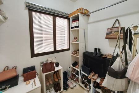 Apartamento à venda com 200m², 4 quartos e 2 vagas Apartamento à venda com 200m², 4 quartos e 2 vagasQuarto de Serviço