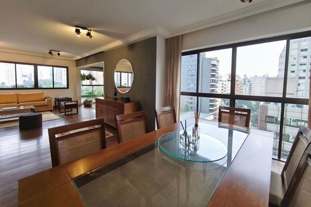 Apartamento à venda com 200m², 4 quartos e 2 vagas Apartamento à venda com 200m², 4 quartos e 2 vagasSala de Jantar