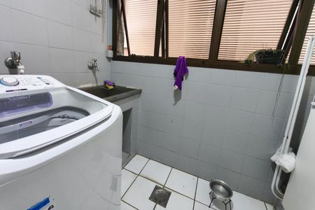 Apartamento à venda com 200m², 4 quartos e 2 vagas Apartamento à venda com 200m², 4 quartos e 2 vagasÁrea de Serviço