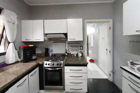 Apartamento à venda com 200m², 4 quartos e 2 vagas Apartamento à venda com 200m², 4 quartos e 2 vagasCozinha