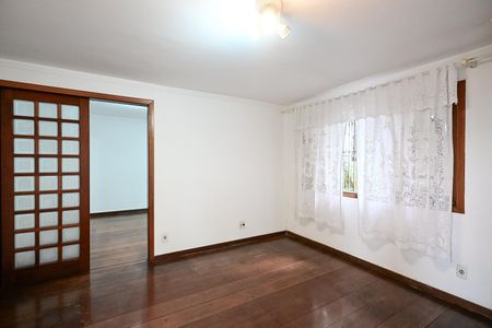 Casa à venda com 200m², 3 quartos e 3 vagasSala