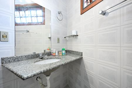 Casa à venda com 200m², 3 quartos e 3 vagasBanheiro Suíte 