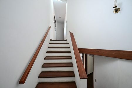 Casa à venda com 200m², 3 quartos e 3 vagasEscada
