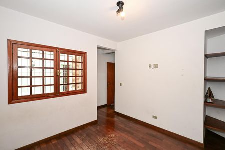 Casa à venda com 200m², 3 quartos e 3 vagasSuíte