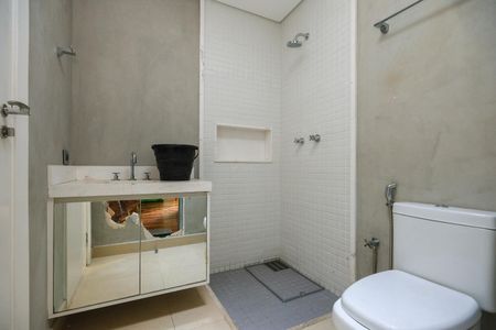 Casa de condomínio à venda com 300m², 3 quartos e 2 vagas Casa de condomínio à venda com 300m², 3 quartos e 2 vagasBanheiro da Suíte 2