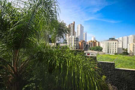 Casa de condomínio à venda com 300m², 3 quartos e 2 vagas Casa de condomínio à venda com 300m², 3 quartos e 2 vagasVista da Suíte 1