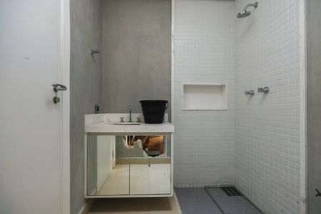 Casa de condomínio à venda com 300m², 3 quartos e 2 vagas Casa de condomínio à venda com 300m², 3 quartos e 2 vagasBanheiro da Suíte 2