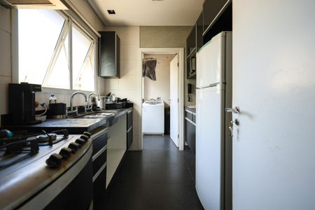 Casa de condomínio à venda com 300m², 3 quartos e 2 vagas Casa de condomínio à venda com 300m², 3 quartos e 2 vagasCozinha