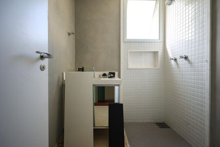 Casa de condomínio à venda com 300m², 3 quartos e 2 vagas Casa de condomínio à venda com 300m², 3 quartos e 2 vagasBanheiro da Suíte 1