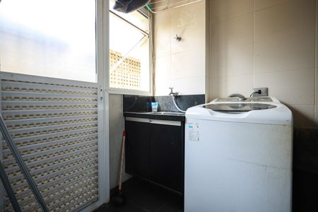 Casa de condomínio à venda com 300m², 3 quartos e 2 vagas Casa de condomínio à venda com 300m², 3 quartos e 2 vagasÁrea de Serviço