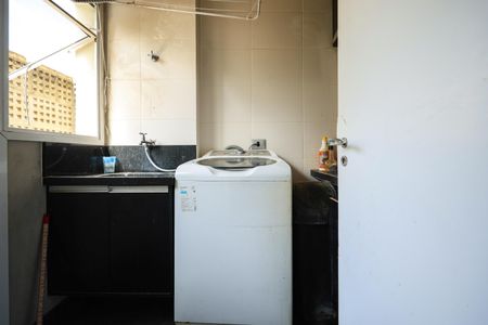 Casa de condomínio à venda com 300m², 3 quartos e 2 vagas Casa de condomínio à venda com 300m², 3 quartos e 2 vagasÁrea de Serviço