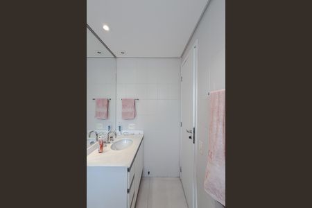 Apartamento para alugar com 148m², 3 quartos e 2 vagas Apartamento para alugar com 148m², 3 quartos e 2 vagasBanheiro da Suíte 1