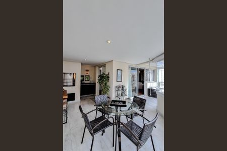 Apartamento para alugar com 148m², 3 quartos e 2 vagas Apartamento para alugar com 148m², 3 quartos e 2 vagasVaranda