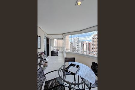 Apartamento para alugar com 148m², 3 quartos e 2 vagas Apartamento para alugar com 148m², 3 quartos e 2 vagasVaranda