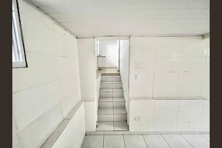 Escada de casa para alugar com 1 quarto, 40m² em Vila Diva, São Paulo