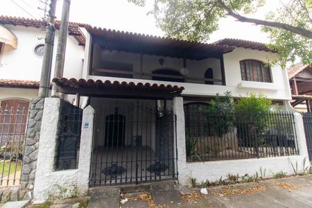 Casa para alugar com 334m², 3 quartos e 1 vagaFachada