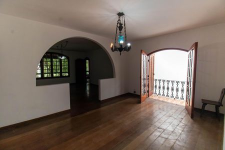 Casa para alugar com 334m², 3 quartos e 1 vagaSala