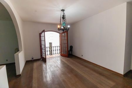 Casa para alugar com 334m², 3 quartos e 1 vagaSala
