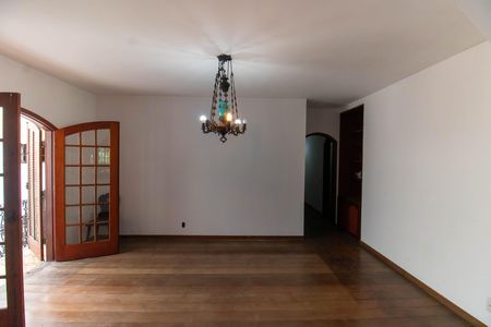 Casa para alugar com 334m², 3 quartos e 1 vagaSala