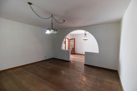 Casa para alugar com 334m², 3 quartos e 1 vagaSala