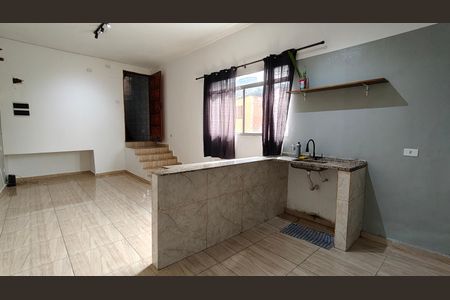 Casa para alugar com 2 quartos, 70m² em Vila Zat, São Paulo