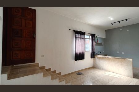 Casa para alugar com 2 quartos, 70m² em Vila Zat, São Paulo