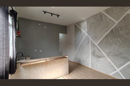 Casa para alugar com 2 quartos, 70m² em Vila Zat, São Paulo