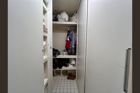 Apartamento à venda com 62m², 1 quarto e 1 vaga Apartamento à venda com 62m², 1 quarto e 1 vagaCloset da suíte
