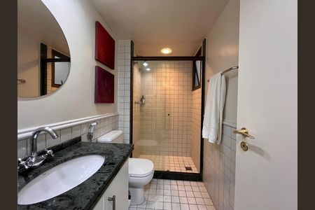Apartamento à venda com 62m², 1 quarto e 1 vaga Apartamento à venda com 62m², 1 quarto e 1 vagaBanheiro da Suíte