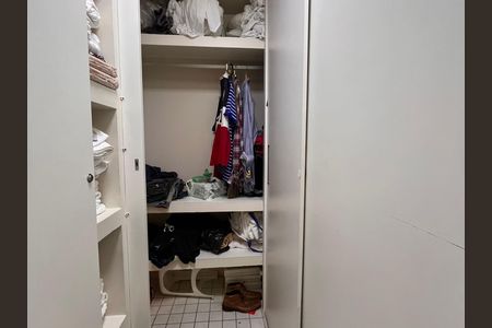 Apartamento à venda com 62m², 1 quarto e 1 vaga Apartamento à venda com 62m², 1 quarto e 1 vagaCloset da suíte