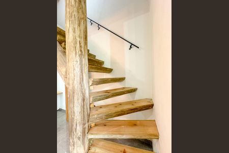 Apartamento para alugar com 50m², 1 quarto e 1 vagaEscada