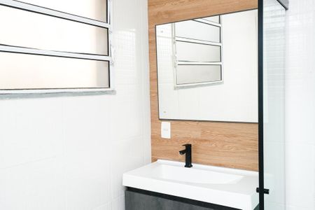 Banheiro de apartamento para alugar com 1 quarto, 45m² em Jardim Alvorada, Nova Iguaçu