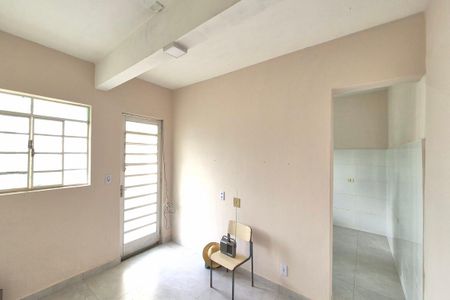 Casa para alugar com 50m², 1 quarto e 1 vaga Casa para alugar com 50m², 1 quarto e 1 vagaSala