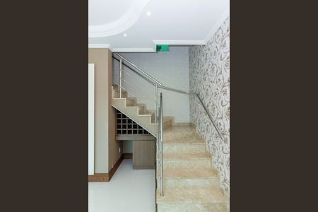 Sala Escadas de casa à venda com 4 quartos, 250m² em Parque Monteiro Soares, São Paulo