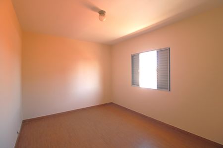 Quarto 1 de casa para alugar com 2 quartos, 250m² em Jardim dos Lagos, São Paulo