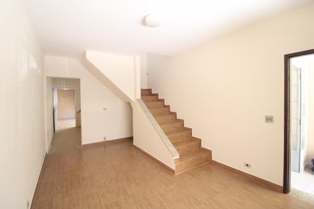 Sala de casa para alugar com 2 quartos, 250m² em Jardim dos Lagos, São Paulo