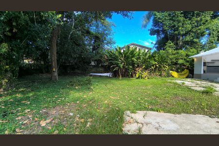 Casa de condomínio à venda com 180m², 3 quartos e 1 vaga Casa de condomínio à venda com 180m², 3 quartos e 1 vagaQuintal