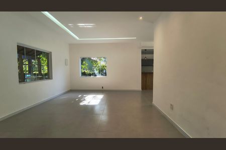 Casa de condomínio à venda com 180m², 3 quartos e 1 vaga Casa de condomínio à venda com 180m², 3 quartos e 1 vagaSala
