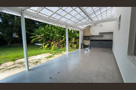 Casa de condomínio à venda com 180m², 3 quartos e 1 vaga Casa de condomínio à venda com 180m², 3 quartos e 1 vagaÁrea Gourmet