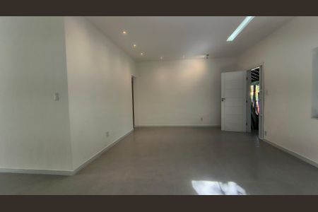 Casa de condomínio à venda com 180m², 3 quartos e 1 vaga Casa de condomínio à venda com 180m², 3 quartos e 1 vagaSala